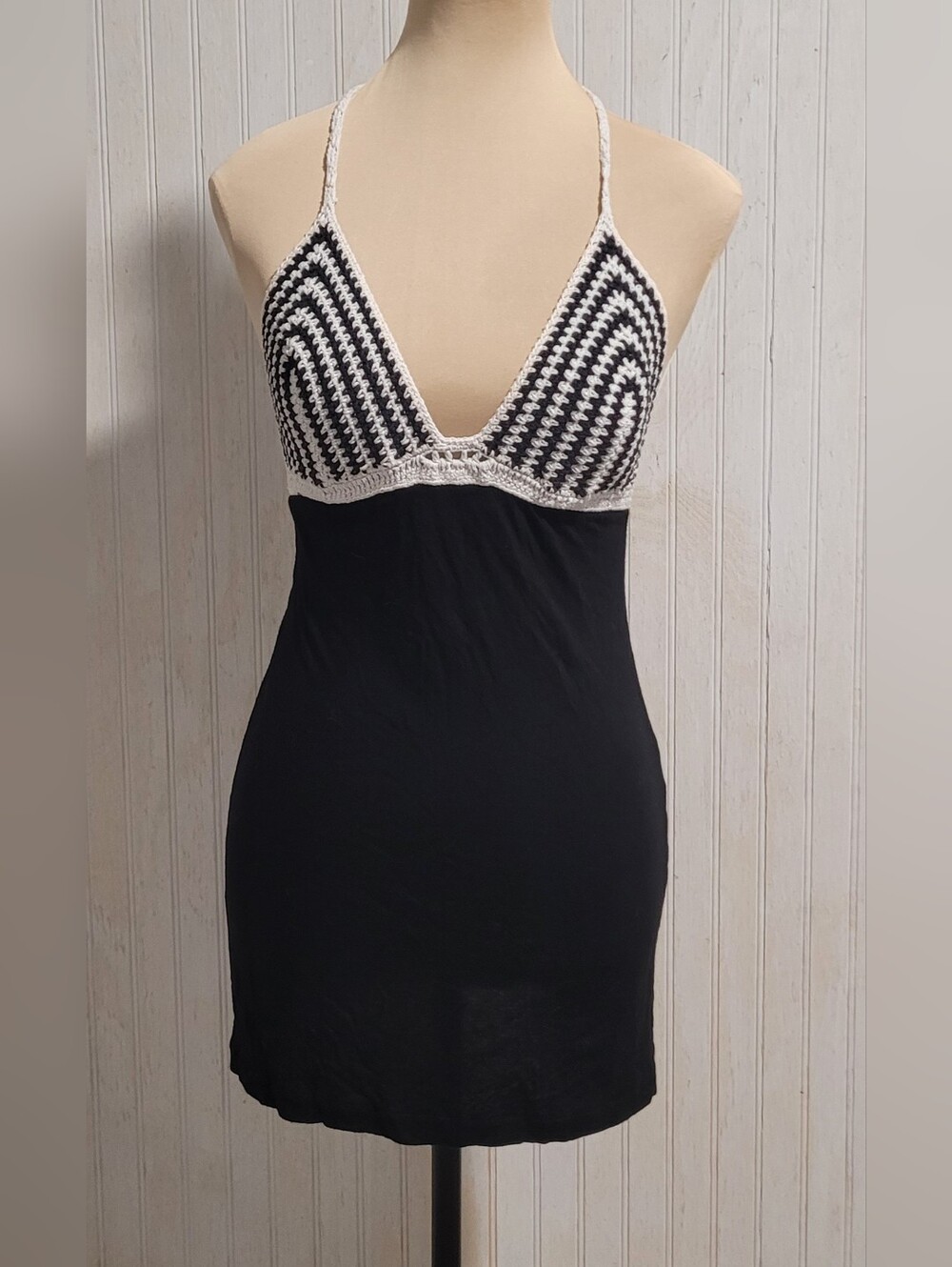 By The Sea Crochet Knit Halter Top Cami Black White Size Small